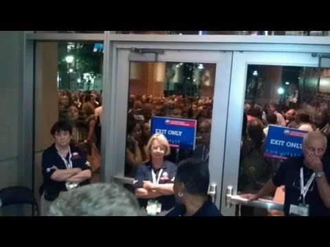 DNC 2012: Frustrated Crowds Grow Outside as Secret Service Shuts Down Entrances