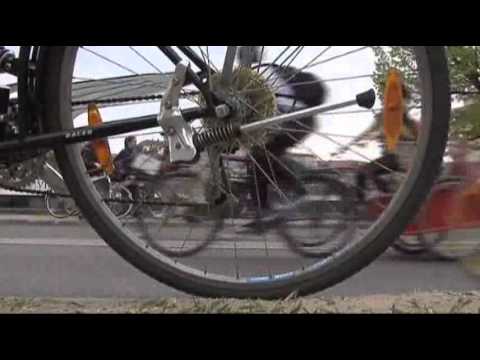 Raw Video: Cyclists Mark Earth Day in Hungary