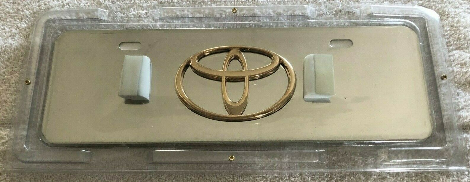 Pilot TOYOTA Gold Emblem License Plate Mini 3-D