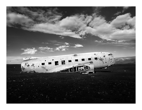 500px iceland sólheimasandur abandoned abroad aeroplane... (Photo: wwarby on Flickr)